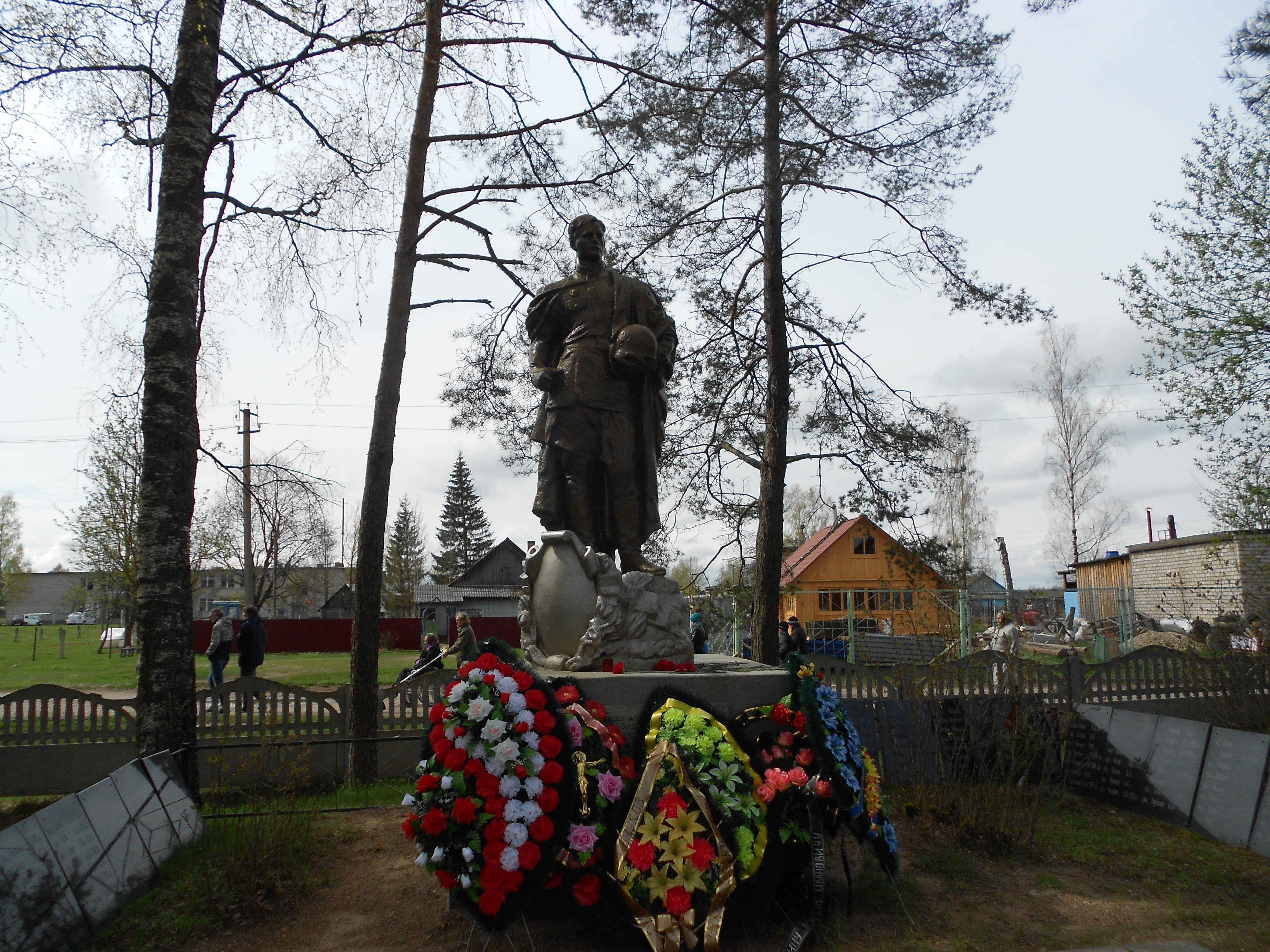 Воинское захоронение в д.Воронцово.